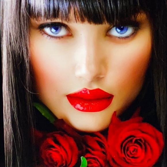 Meet your Posher, Top Rated Seller ❤️Love Offers❤️ - Picture 4 of 5